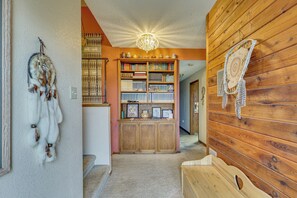Interior - < 3 Mi to Lake Sakakawea! Hunting & Fishing Lodge (Pick City)