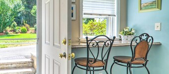 Quaint & Convenient! Cape Cod Apt Near Canal