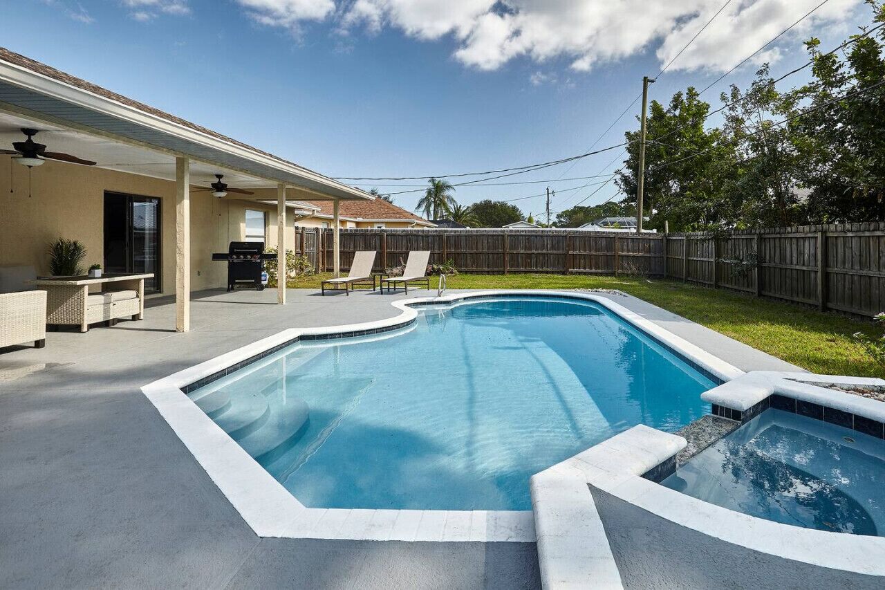 Lovely 3-Bedroom Home with Pool in Palm Bay!