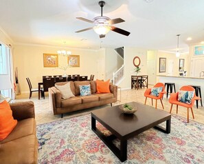 TV, tavolo da ping pong