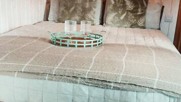 Cabin | 1 bedroom, bed sheets