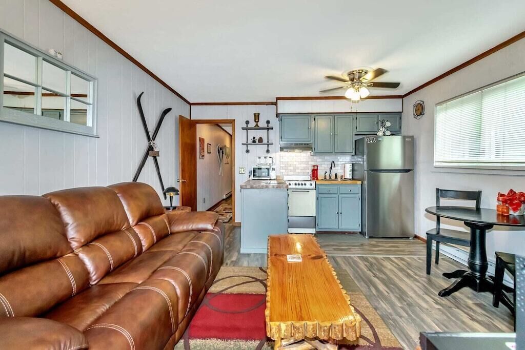 Black Bear Den: Cozy Condo - Ski Slope Views #3227