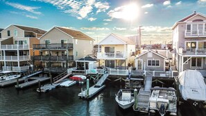 Marina - Cheerful 1 Bedroom House with Hot Tub and Dock (Atlantic City)