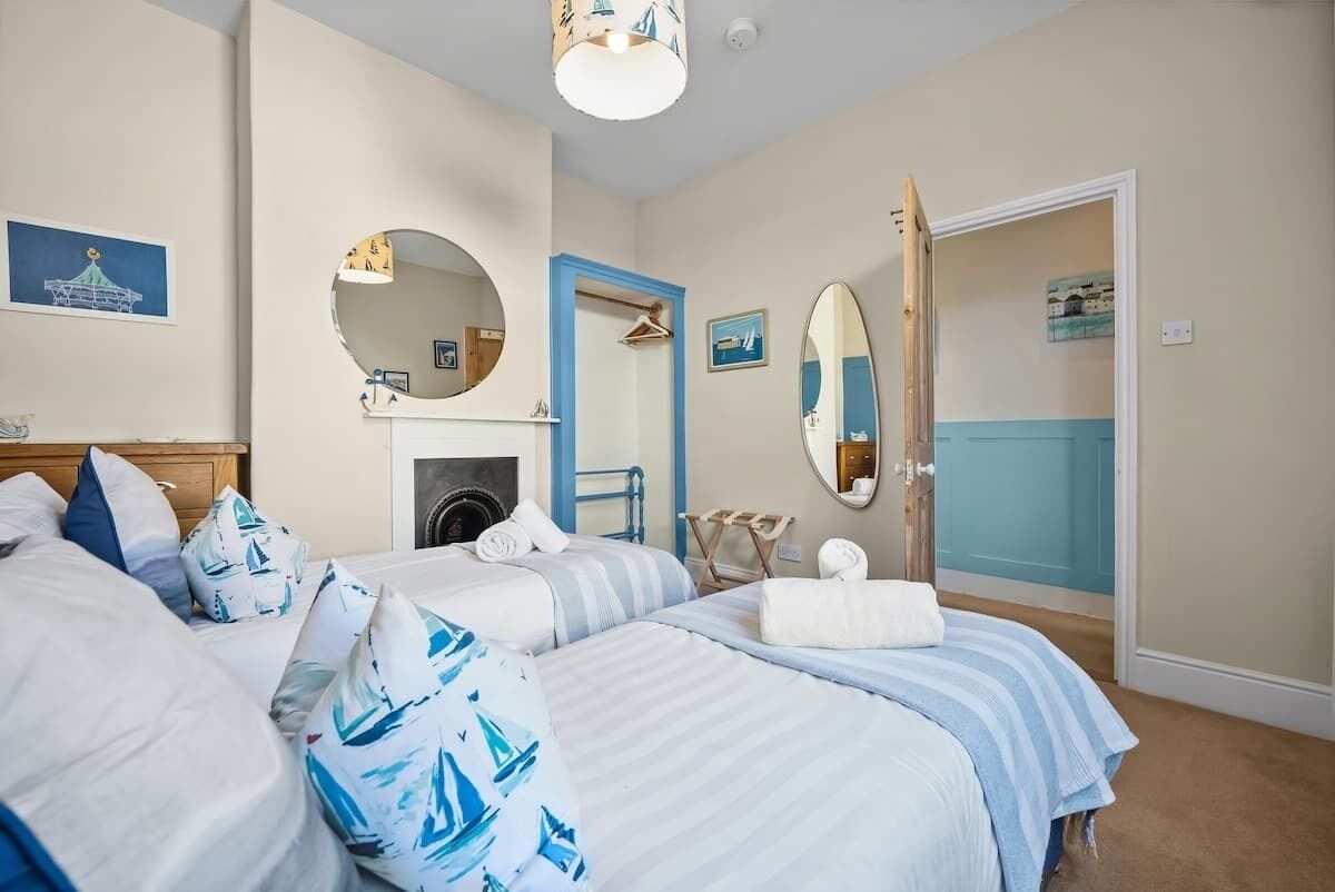 3 bedrooms, iron/ironing board, free WiFi, bed sheets