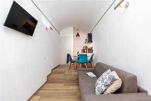 TV - Apartment in Via di Ripetta, near Spanish Steps and Piazza del Popolo (Rome)