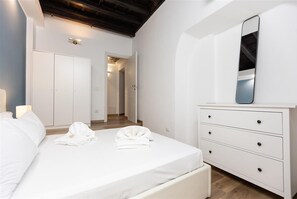 1 habitación, tabla de planchar con plancha y acceso a internet 