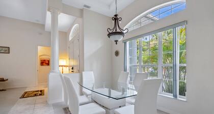 Huge Beach Villa, Mins To Beach With Private Salt Water Heated Pool