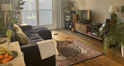 Stylish 2 bed near Amsterdam city centre