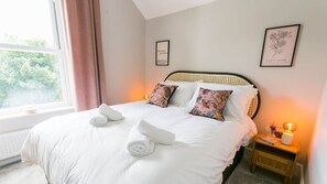 4 chambres, fer et planche à repasser, lit parapluie, Wi-Fi gratuit