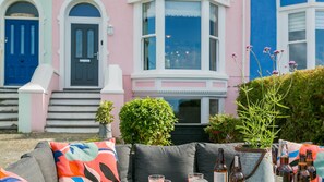 Property grounds - Claremont - a sea view that sleeps 8 guests in 4 bedrooms (Llanfairfechan)