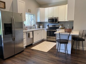 Frigorífic, microones, forn i placa de cuina 