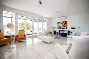 Smart TV, table tennis