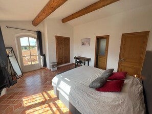 5 bedrooms, desk, iron/ironing board, travel cot