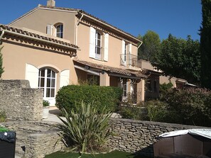 Exterior - Large villa with panoramic view (L'isle sur la Sorgue)