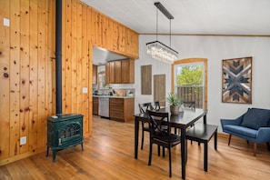 Familien-Suite, Mehrere Betten | Wohnbereich