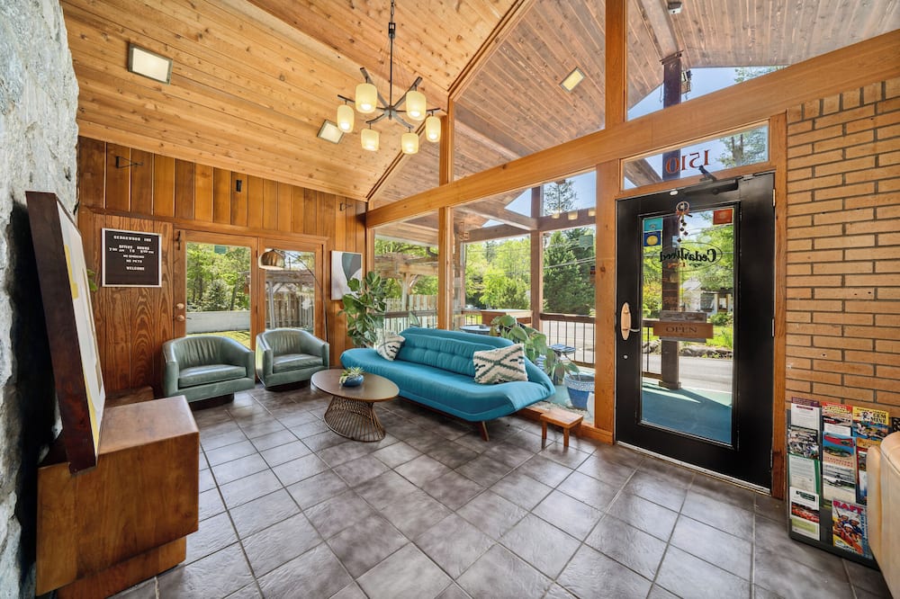 CedarWood Inn