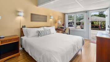 Comfort Room, 1 King Bed | Premium bedding, memory foam beds, minibar, individually decorated