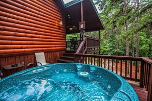 Bañera de hidromasaje al aire libre
