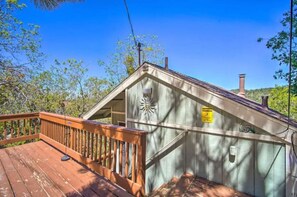 Property grounds - Mountain Hideaway and Peaceful Retreat (Arrowbear)