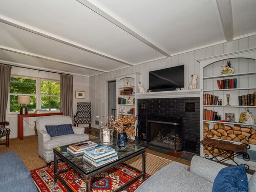 Two Bedroom Cottage Close To Town