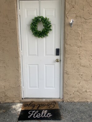 Exterior detail - Beautiful Private Costal Cottage -10 minutes from prestigious beaches & downtown (West Palm Beach)