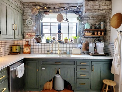 Heart of Eugene ~ Cozy Vintage Home/2 min to UO