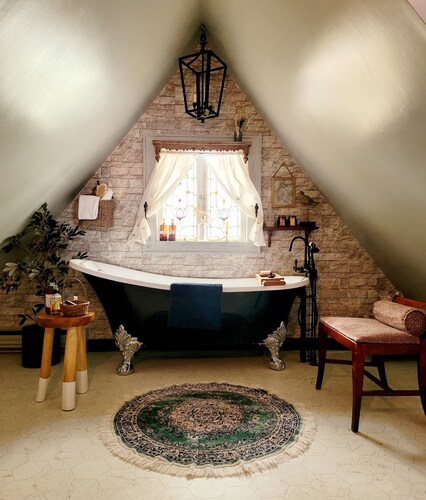 Heart of Eugene ~ Cozy Vintage Home/2 min to UO