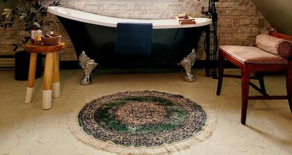 Heart of Eugene ~ Cozy Vintage Home/2 min to UO