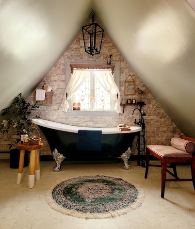 Heart of Eugene ~ Cozy Vintage Home/2 min to UO