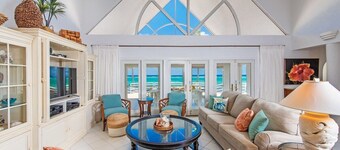 So Serene Oceanfront Villa, Rum Point, Private Beach, Hot Tub, Kayak, Snorkeling
