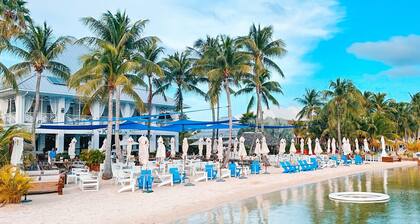 So Serene Oceanfront Villa, Rum Point, Private Beach, Hot Tub, Kayak, Snorkeling