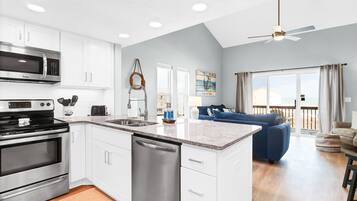 Fridge, microwave, stovetop, dishwasher