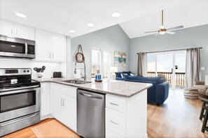 Fridge, microwave, stovetop, dishwasher