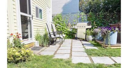 3 Bedroom Cozy BurlingtonEscape w/HOT TUB!
