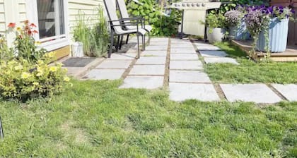 3 Bedroom Cozy BurlingtonEscape w/HOT TUB!