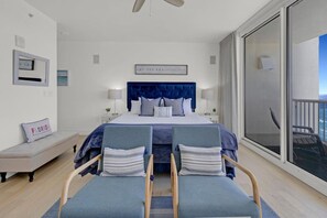 Escritorio, tabla de planchar con plancha, wifi y ropa de cama 