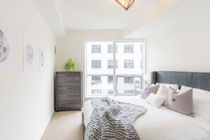 2 chambres, bureau, accĂšs au Wi-Fi (inclus), literie fournie