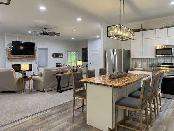 Interior - Cozy Farmhouse in Mount Vernon (Mount Vernon)