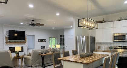 Cozy Farmhouse in Mount Vernon