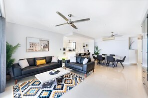TV, books, stereo - Zen Arkaba: 3BR Luxury Waterfront Apt ~ Pool ~ BBQ (Darwin City)