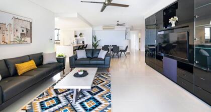 Zen Arkaba: 3BR Luxury Waterfront Apt ~ Pool ~ BBQ