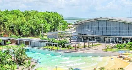 Zen Arkaba: 3BR Luxury Waterfront Apt ~ Pool ~ BBQ