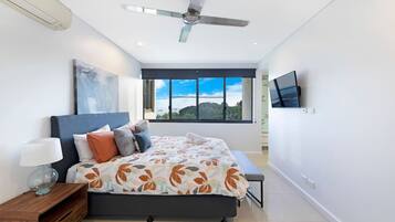 3 bedrooms, desk, iron/ironing board, travel cot