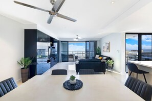 Dining - Zen Arkaba: 3BR Luxury Waterfront Apt ~ Pool ~ BBQ (Darwin City)