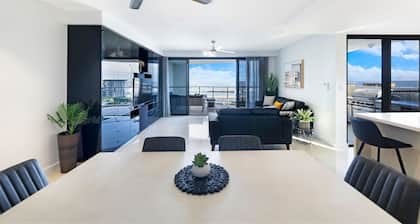 Zen Arkaba: 3BR Luxury Waterfront Apt ~ Pool ~ BBQ