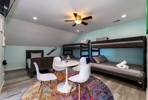 6 bedrooms, iron/ironing board, travel cot, free WiFi