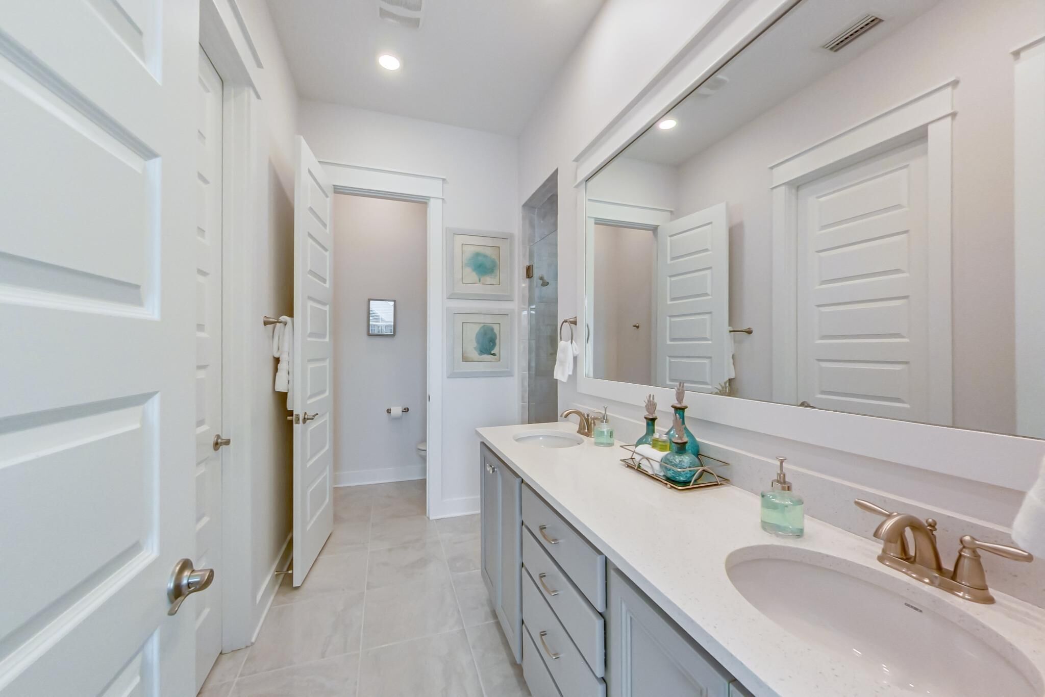 Ensuite bathroom