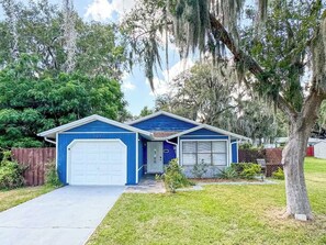 Exterior - Cozy Cottage,  private back yard, and free coffee! (Wildwood)