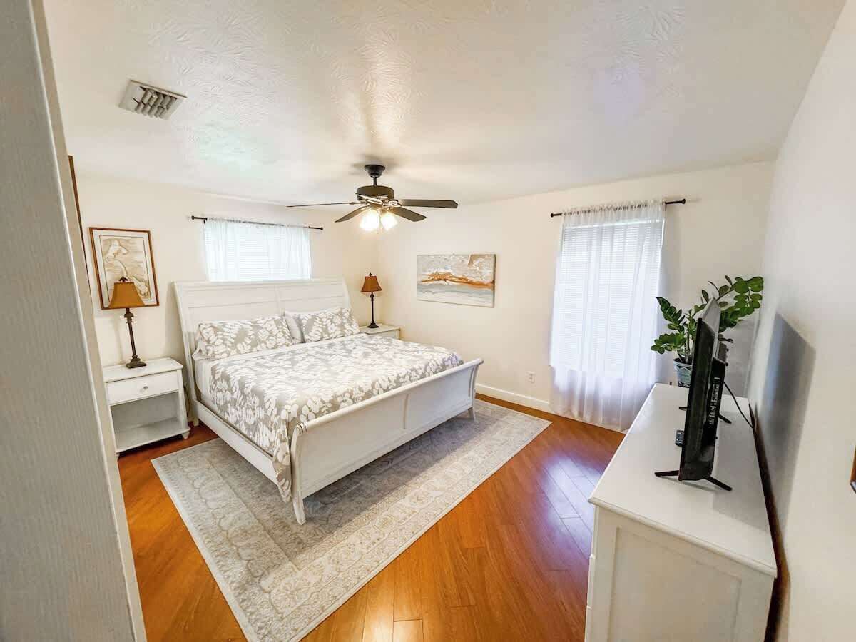 3 多间卧室、办公桌、熨斗/熨衣板、旅行婴儿床