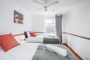 Casa, varias camas | 3 habitaciones, tabla de planchar con plancha y wifi gratis